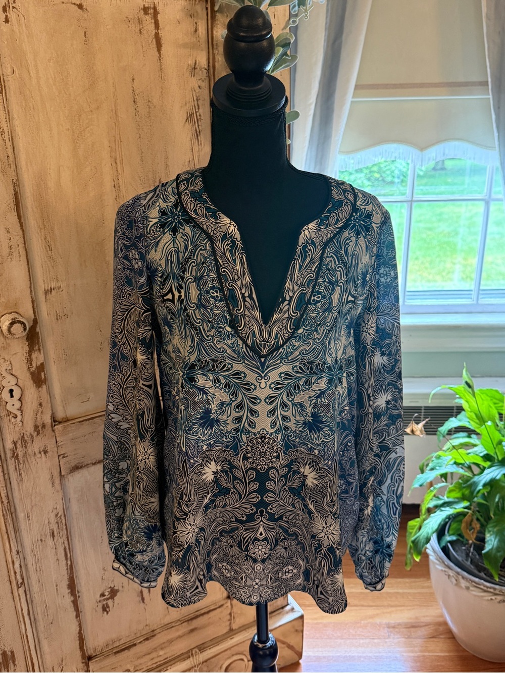 Hale Bob Silk feminine boho blouse. Floral print. Small